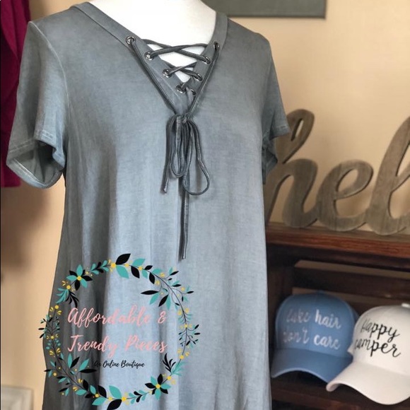 Umgee Crisscross Tie Top // Soft & Flowy ✨ - Picture 1 of 2